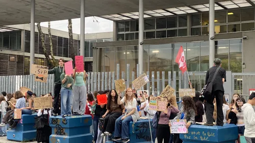 Blocus des lycées : le mouvement s'étend et les tensions...