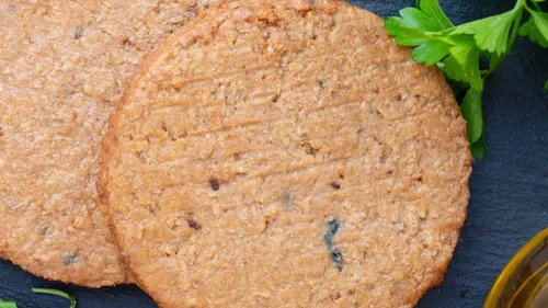 Les saucisses et les steaks végétaux vont pouvoir garder leur...