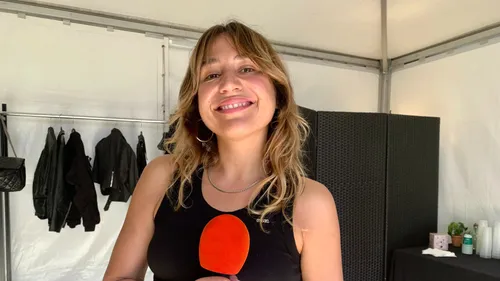 Izïa à Rock en Seine : « Être un artiste, c'est se réinventer, donc...