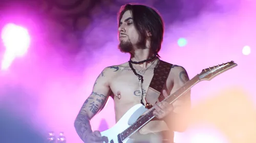 Dave Navarro de retour chez Jane’s Addiction, le groupe présente un...