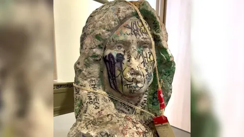 On a retrouvé le buste volé de Jim Morrison