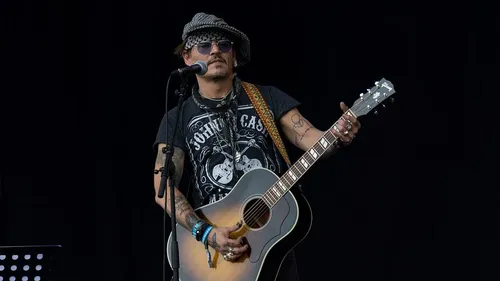 Johnny Depp rejoint Jeff Beck sur scène à Sheffield (VIDEO)