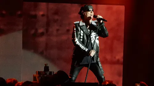 Klaus Meine de Scorpions annule plusieurs concerts