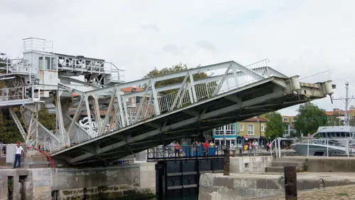 La Rochelle : à cause d’une panne mécanique, le pont du Gabut est...