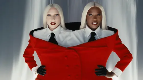 Lady Gaga dévoile son nouveau clip extravagant "Runway"