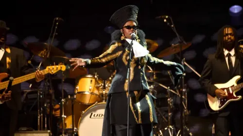 Les Fugees se réunissent par surprise sur la scène du Global...