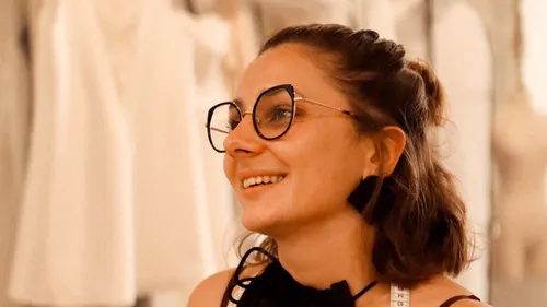 À Jargeau, Léa fait le bonheur des futures mariées