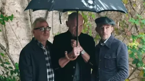 Louise Attaque annonce son grand retour avec un teaser, un titre et...