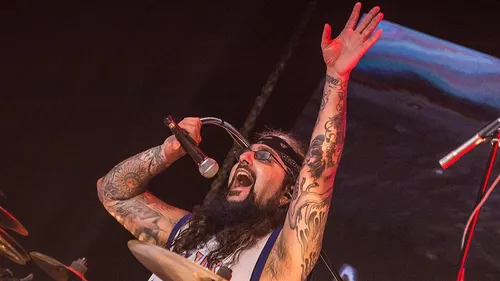 Dream Theater partage un nouveau single écrit par Mike Portnoy 