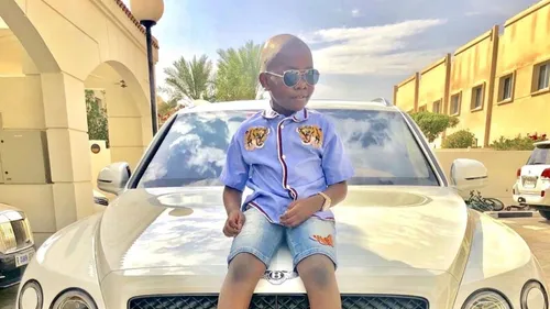 À 9 ans, cet enfant est le plus jeune milliardaire et mène une vie...