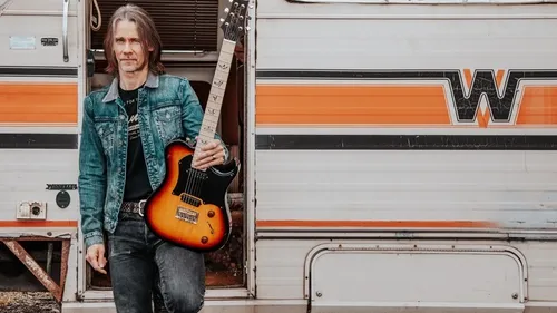 Myles Kennedy annonce un concert en France avant son passage au...