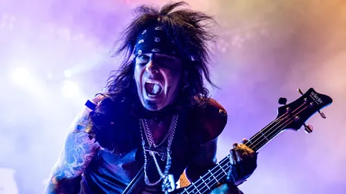 Nikki Sixx n'aime pas "les artistes qui essaient encore de faire...