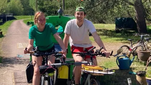 Des Nivernais sillonnent l’Europe à bord d’une caravane pas comme...