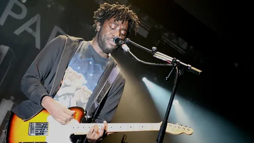 Bloc Party enflamme les dancefloors et notre playlist avec “High...