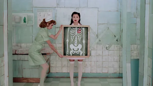 Olivia Rodrigo dévoile le clip rétro de “The Cure”