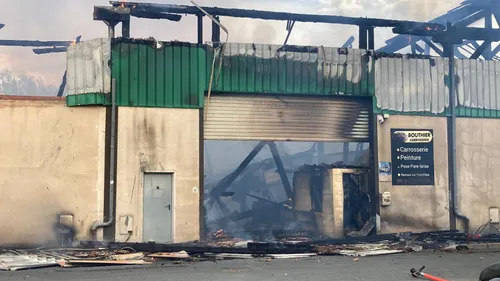 Bordeaux : L'incendie rive droite est toujours en cours