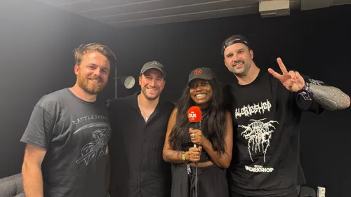 « On est en studio » : Electric Callboy travaille toujours sur un...