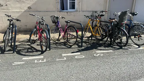 Bordeaux : opération enlèvement des épaves de vélos sur les arceaux...
