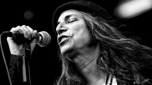 "Rock’n’Roll Nigger" de Patti Smith supprimée des plateformes de...