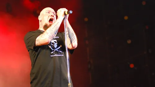 Paul Di’Anno, premier chanteur d’Iron Maiden, au cœur d’un...