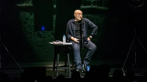 "Peut-être que la vie me revient" : Phil Collins brise enfin le...