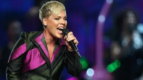 Pink se propose de payer l'amende de l'équipe norvégienne de...