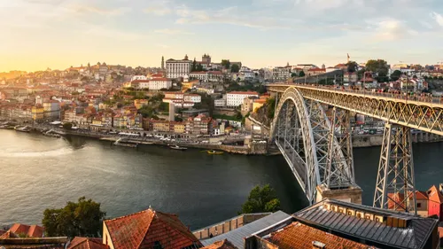 À Porto, les transports publics deviennent gratuits pour les habitants