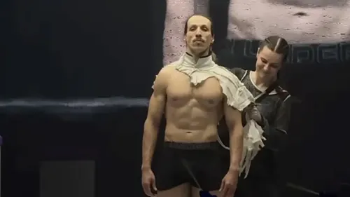 Rilès transforme son concert en œuvre vivante avec I Don't Wanna...