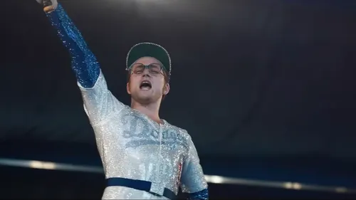 Quand Elton John tutoie les étoiles (et touche le fond) avec...