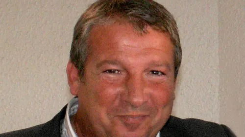 Ancien entraineur des Girondins de Bordeaux, Rolland Courbis est...