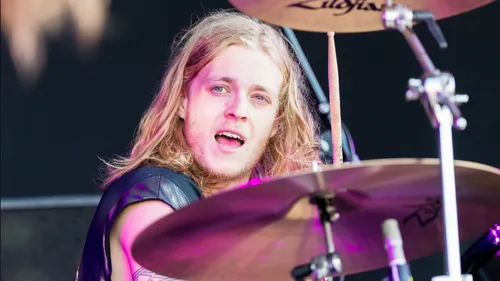 Le fils de Roger Taylor (Queen), nouveau batteur des Foo Fighters ? 