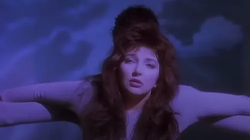 "Running Up That Hill" de Kate Bush bat 3 records au Guinness Book 