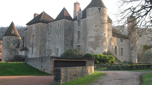 En Saône-et-Loire, le propriétaire du château de Balleure part en...