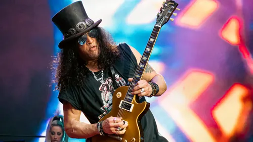 Slash va dévoiler un album live et un film concert du...