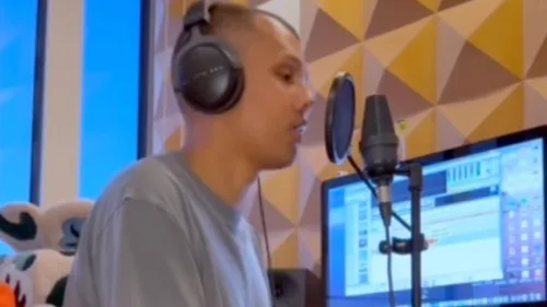 Stromae de retour en studio pour reprise japonaise inattendue