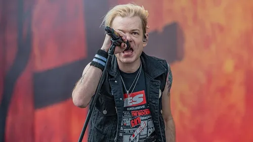 Deryck Whibley de Sum 41 répond aux rumeurs 