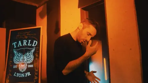 "The Amsterdam Red Light District" : un nouveau clip pour le titre...