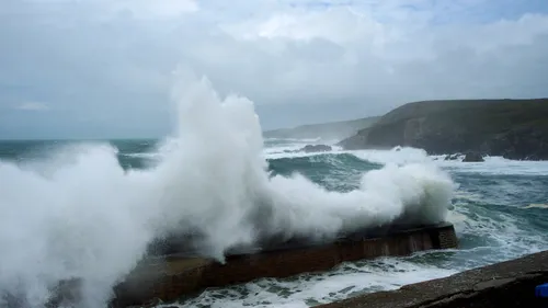 Tempête Benjamin : parcs fermés, perturbations à la SNCF... voilà à...