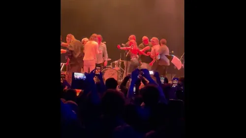 Deux musiciens de The Brian Jonestown Massacre en viennent aux...