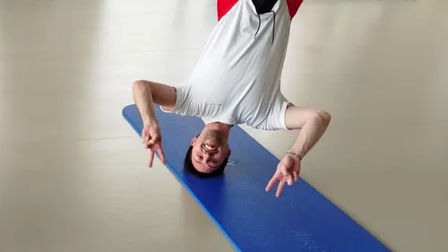 VIDÉO. On prend soin de vous sur Vibration : on a testé le Fly Yoga ! 