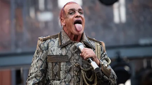 A peine installée, une statue du chanteur de Rammstein volée en...