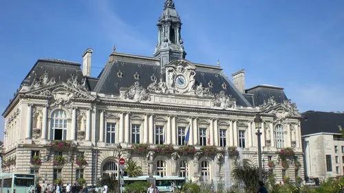 Tours : la première adjointe Cathy Münsch-Masset démissionne de ses...