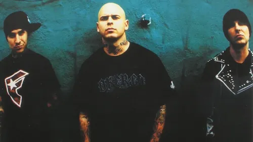 Il était une fois: "Diamonds And Guns" par Transplants