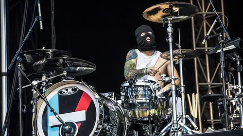 Chasse à l’homme pour retrouver la batterie de Twenty One Pilots