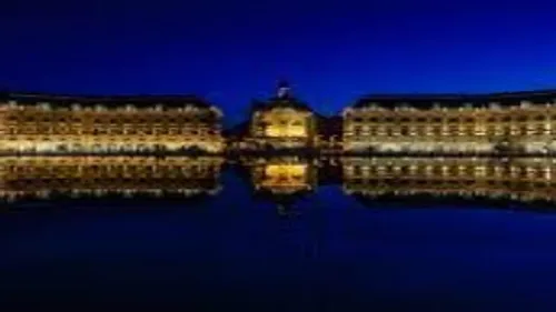 Bordeaux : un piéton grièvement blessé près du Miroir d’Eau