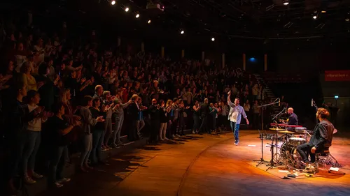 Claudio Capéo : revivez son showcase privé à la Halle aux Grains de...