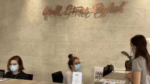 WIT FM passe à l’heure anglaise avec Wall Street English !