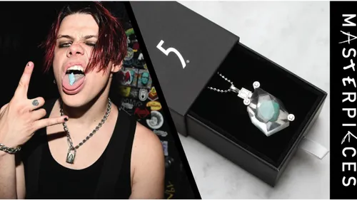 Yungblud utilise ses chewing-gums mâchés pour faire des colliers