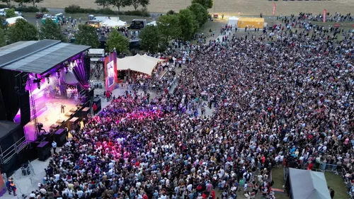 Vibration enflamme 18 000 personnes à Neuville-aux-Bois ! 