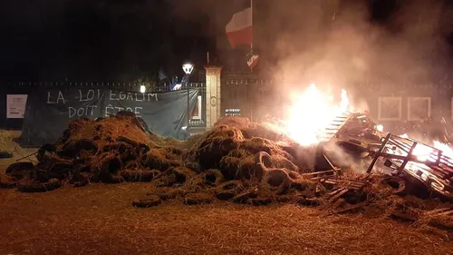 Le Mans : les agriculteurs mobilisés mardi soir pour réclamer de...